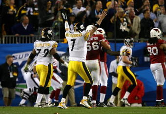 TAMPA, FL - FEBRUARY 01:  Ben Roethlisberger #7 of the Pittsburgh Steelers celebrates after he threw a 6-yard touchdown pass to Santonio Holmes #10 in the fourth quarter against the Arizona Cardinals during Super Bowl XLIII on February 1, 2009 at Raymond James Stadium in Tampa, Florida. Steelers won 27-23. (Photo by Al Bello/Getty Images)