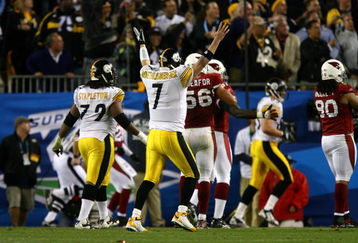 TAMPA, FL - FEBRUARY 01:  Ben Roethlisberger #7 of the Pittsburgh Steelers celebrates after he threw a 6-yard touchdown pass to Santonio Holmes #10 in the fourth quarter against the Arizona Cardinals during Super Bowl XLIII on February 1, 2009 at Raymond James Stadium in Tampa, Florida. Steelers won 27-23. (Photo by Al Bello/Getty Images)