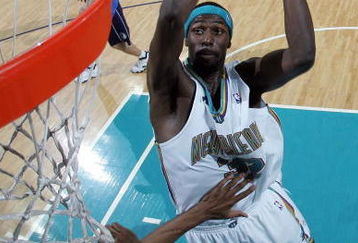 NEW ORLEANS - APRIL 29:  Julian Wright #32 of the New Orleans Hornets makes a shot over Jerry Stackhouse #42 of Dallas Mavericks in Game Five of the Western Conference Quarterfinals during the 2008 NBA Playoffs at The New Orleans Arena April 29, 2008 in New Orleans, Louisiana. The Hornets defeated the Mavericks 99-94 to win the series 4-1. NOTE TO USER: User expressly acknowledges and agrees that, by downloading and or using this photograph, User is consenting to the terms and conditions of the Getty Images License Agreement.  (Photo by Chris Graythen/Getty Images)
