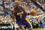 ORLANDO, FL - JUNE 14:  Lamar Odom #7 of the Los Angeles Lakers moves the ball against the Orlando Magic in Game Five of the 2009 NBA Finals on June 14, 2009 at Amway Arena in Orlando, Florida. The Lakers won 99-86.  NOTE TO USER:  User expressly acknowledges and agrees that, by downloading and or using this photograph, User is consenting to the terms and conditions of the Getty Images License Agreement. (Photo by Ronald Martinez/Getty Images) 