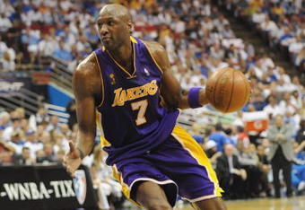 ORLANDO, FL - JUNE 14:  Lamar Odom #7 of the Los Angeles Lakers moves the ball against the Orlando Magic in Game Five of the 2009 NBA Finals on June 14, 2009 at Amway Arena in Orlando, Florida. The Lakers won 99-86.  NOTE TO USER:  User expressly acknowledges and agrees that, by downloading and or using this photograph, User is consenting to the terms and conditions of the Getty Images License Agreement. (Photo by Ronald Martinez/Getty Images) 
