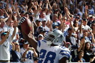 IRVING, TX - OCTOBER 05:  Running back Felix Jones #28 of the Dallas Cowboys runs for a touchdown against the Cincinnati Bengals at Texas Stadium on October 5, 2008 in Irving, Texas.  (Photo by Ronald Martinez/Getty Images)