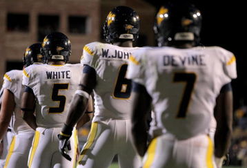 BOULDER, CO - SEPTEMBER 18:  Quarterback Pat White #5 of the West Virginia Mountaineers along with Will Johnson #6 and Noel Devine #7 line up in the back field against the Colorado Buffaloes at Folsom Field on September 18, 2008 in Boulder, Colorado. Colorado defeated West Virginia 17-14 in overtime.  (Photo by Doug Pensinger/Getty Images)