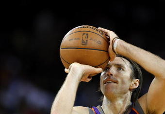 OAKLAND, CA - MARCH 15:  Steve Nash #13 of the Phoenix Suns shoots against the Golden State Warriors during an NBA game on March 15, 2009 at Oracle Arena in Oakland, California. NOTE TO USER: User expressly acknowledges and agrees that, by downloading and or using this photograph, User is consenting to the terms and conditions of the Getty Images License Agreement.  (Photo by Jed Jacobsohn/Getty Images)