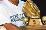 TORONTO - APRIL 9: Vernon Wells #10 of the Toronto Blue Jays accepts the 2006 Golden Glove award prior to the start of the MLB game against the Kansas City Royals on the opening day at the Rogers Centre April 9, 2007 in Toronto, Canada. (Photo By Dave Sandford/Getty Images)