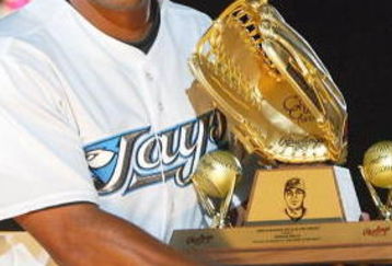 TORONTO - APRIL 9: Vernon Wells #10 of the Toronto Blue Jays accepts the 2006 Golden Glove award prior to the start of the MLB game against the Kansas City Royals on the opening day at the Rogers Centre April 9, 2007 in Toronto, Canada. (Photo By Dave Sandford/Getty Images)