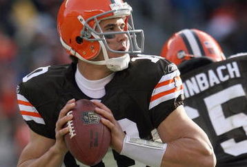 CLEVELAND - NOVEMBER 23:  Quarterback Brady Quinn #10 of the Cleveland Browns looks to pass the ball during the NFL game against the Houston Texans at Cleveland Browns Stadium on November 23, 2008 in Cleveland, Ohio.  (Photo by Andy Lyons/Getty Images)
