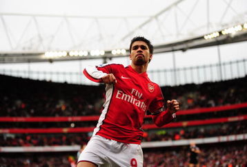 LONDON - MARCH 08:  Eduardo of Arsenal celebrates scoring his team's second goal during the the FA Cup Sponsored by E.on 5th round match between Arsenal and Burnley at Emirates Stadium on March 8, 2009 in London, England.  (Photo by Mike Hewitt/Getty Images)
