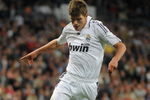 MADRID, SPAIN - APRIL 21:  Klaas Jan Huntelaar of Real Madrid in action during the La Liga match between Real Madrid and Getafe at the Santiago Bernabeu stadium on April 21,  2009 in Madrid Spain.  (Photo by Denis Doyle/Getty Images)