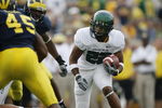 ANN ARBOR, MI - SEPTEMBER 08:  Andre Crenshaw #22 of the Oregon Ducks runs the ball against the Michigan Wolverines during their game on September 8, 2007 at Michigan Stadium in Ann Arbor, Michigan.  The Ducks defeated the Wolverines 39-7. (Photo By Gregory Shamus/Getty Images)  