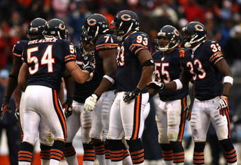 CHICAGO - NOVEMBER 09:  Brian Urlacher #54 of the Chicago Bears stands in the huddle with the defense against the Tennessee Titans at Soldier Field on November 9, 2008 in Chicago, Illinois.  (Photo by Jonathan Ferrey/Getty Images)