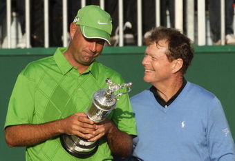 TURNBERRY, SCOTLAND - JULY 19:  Stewart Cink (L) of USA looks at the Claret Jug with Tom Watson of USA after his victory in a play off following the final round of the 138th Open Championship on the Ailsa Course, Turnberry Golf Club on July 19, 2009 in Turnberry, Scotland.  (Photo by David Cannon/Getty Images)