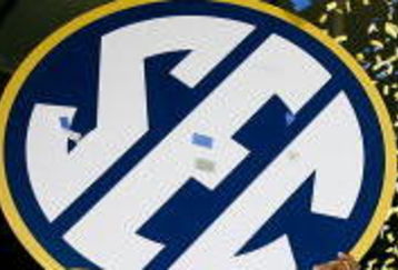 ATLANTA - DECEMBER 06:  The Florida Gators celebrate their 31-20 win over the Alabama Crimson Tide in the SEC Championship on December 6, 2008 at the Georgia Dome in Atlanta, Georgia.  (Photo by Kevin C. Cox/Getty Images)