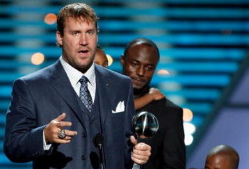 LOS ANGELES, CA - JULY 15:  ***EXCLUSIVE*** NFL players Ben Roethlisberger and Santonio Holmes backstage during the 2009 ESPY Awards held at Nokia Theatre LA Live on July 15, 2009 in Los Angeles, California. The 17th annual ESPYs will air on Sunday, July 19 at 9PM ET on ESPN.  (Photo by Kevin Winter/Getty Images)