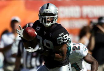 MIAMI - NOVEMBER 16:  Receiver Ronald Curry #89 of the Oakland Raiders makes a catch against the Miami Dolphins in the second quarter at Dolphin Stadium November16, 2008 in Miami, Florida. Miami defeated Oakland 17-15.  (Photo by Marc Serota/Getty Images)