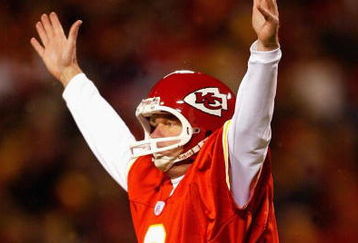 KANSAS CITY, MO - NOVEMBER 23:   Morten Andersen #8 of the Kansas City Chiefs celebrates after kicking the game-winning field goal as the Chiefs defeated the Oakland Raiders 27-24 on November 23, 2003 at Arrowhead Stadium in Kansas City, Missouri. (Photo by Jamie Squire/Getty Images). 