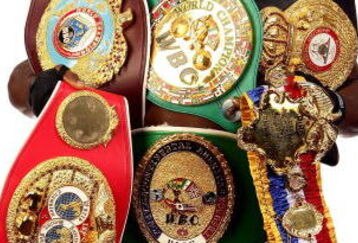MEMPHIS, TN - NOVEMBER 15:  Undisputed World Middleweight Champion Jermain Taylor poses with his belts November 15, 2005 in Memphis, Tennessee.  (Photo by Al Bello/Getty Images)