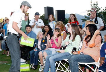 LAS VEGAS - OCTOBER 18:  Singer Justin Timberlake hands out Xbox 360 video game consoles to youth from Shriners Hospitals during a golf clinic for kids during the Justin Timberlake Shriners Hospitals for Children Open golf tournament at the TPC Summerlin October 18, 2008 in Las Vegas, Nevada.  (Photo by Ethan Miller/Getty Images for InStyle)