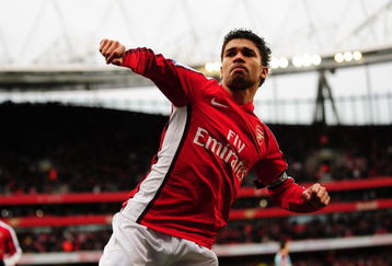 LONDON - MARCH 08:  Eduardo of Arsenal celebrates scoring his team's second goal during the the FA Cup Sponsored by E.on 5th round match between Arsenal and Burnley at Emirates Stadium on March 8, 2009 in London, England.  (Photo by Mike Hewitt/Getty Images)