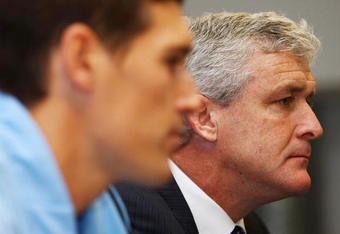 MANCHESTER, ENGLAND - JUNE 11:  Mark Hughes (R), manager of Manchester City unveils the club's new signing Gareth Barry during a Press conference at the City of Manchester Stadium on June 11, 2009 in Manchester, England.  (Photo by Matthew Lewis/Getty Images)