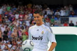 MADRID, SPAIN - JULY 06:  New Real Madrid player Cristiano Ronaldo is presented to a full house at the Santiago Bernabeu stadium on July 6, 2009 in Madrid, Spain.  (Photo by Denis Doyle/Getty Images)