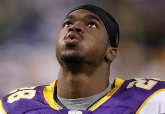 MINNEAPOLIS - NOVEMBER 09:  Running back Adrian Peterson #28 of the Minnesota Vikings during warmups before the game with the Green Bay Packers on November 9, 2008 at the Metrodome in Mineapolis, Minnesota.  (Photo by Stephen Dunn/Getty Images)