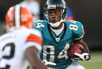 JACKSONVILLE, FL - OCTOBER 26:  Troy Williamson #84 of the Jacksonville Jaguars runs for yardage in a game against the Cleveland Browns at Jacksonville Muncipal Stadium on October 26, 2008 in Jacksonville, Florida.  (Photo by Sam Greenwood/Getty Images)