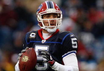 ORCHARD PARK, NY - DECEMBER 28:  Trent Edwards #5 of the Buffalo Bills looks for a receiver during the game against the New England Patriots on December 28, 2008 at Ralph Wilson Stadium in Orchard Park, New York. (Photo by Rick Stewart/Getty Images)