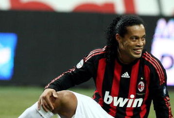 MILAN, ITALY - FEBRUARY 15: Forward Ronaldinho of AC Milan during FC Inter Milan v AC Milan - Serie A match on February 15, 2009 in Milan, Italy.  (Photo by Vittorio Zunino Celotto/Getty Images)