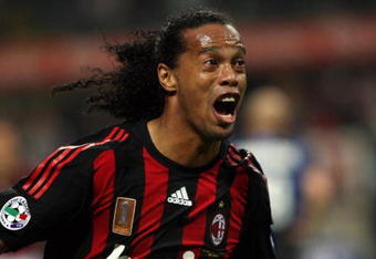MILAN, ITALY - SEPTEMBER 28:  Ronaldinho of Milan in action during the Serie A match between AC Milan and Inter Milan at the Stadio Giuseppe Meazza on September 28, 2008 in Milan, Italy.  (Photo by New Press/Getty Images)