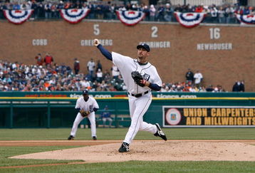 DETROIT - MARCH 31:  Justin Verlander #35 of the Detroit Tigers throws a pitch against the Kansas City Royals during their game on Opening Day on March 31, 2008 at Comerica Park in Detroit, Michigan.  (Photo by Gregory Shamus/Getty Images)