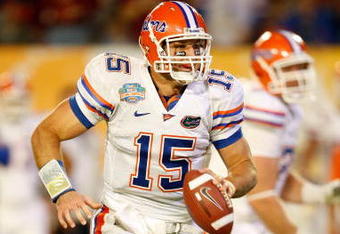 MIAMI - JANUARY 08:  Tim Tebow #15 of the Florida Gators rolls out of the pocker to throw a 20-yard touchdown pass to Louis Murphy #9 in the second quarter against the Oklahoma Sooners during the FedEx BCS National Championship game at Dolphin Stadium on January 8, 2009 in Miami, Florida.  (Photo by Marc Serota/Getty Images)