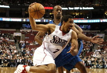 PHILADELPHIA - APRIL 30: Andre Miller #7  of the Philadelphia 76ers drives to the basket against Rafer Alston #1 of the Orlando Magic during Game Six of the Eastern Conference Quarterfinals at Wachovia Center on April 30, 2009 in Philadelphia, Pennsylvania. NOTE TO USER: User expressly acknowledges and agrees that, by downloading and or using this photograph, User is consenting to the terms and conditions of the Getty Images License Agreement.  (Photo by Nick Laham/Getty Images)