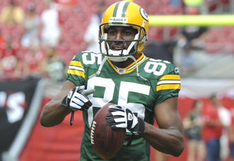 TAMPA, FL - SEPTEMBER 28: Wide receiver Greg Jennings #85 of the Green Bay Packers  warms up before play against the Tampa Bay Buccaneers at Raymond James Stadium on September 28, 2008 in Tampa, Florida.  (Photo by Al Messerschmidt/Getty Images) 