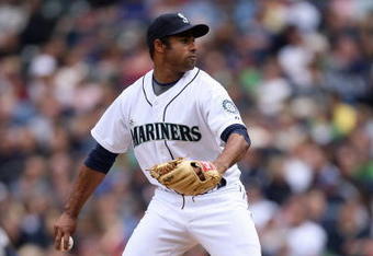 SEATTLE - APRIL 19:  Miguel Batista #43 of the Seattle Mariners pitches against the Detroit Tigers during the game on April 19, 2009 at Safeco Field in Seattle, Washington. (Photo by Otto Greule Jr/Getty Images)