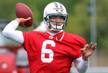 FLORHAM PARK, NJ - MAY 02:  Quarterback Mark Sanchez #6 of the New York Jets throws a pass during minicamp on May 2, 2009 at the Atlantic Health Jets Training Center in Florham Park, New Jersey.  (Photo by Jim McIsaac/Getty Images)