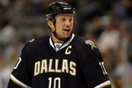 DALLAS - SEPTEMBER 25:  Left wing Brenden Morrow #10 of the Dallas Stars during play against the Colorado Avalanche at the American Airlines Center on September 25, 2008 in Dallas, Texas.  (Photo by Ronald Martinez/Getty Images)