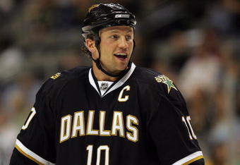 DALLAS - SEPTEMBER 25:  Left wing Brenden Morrow #10 of the Dallas Stars during play against the Colorado Avalanche at the American Airlines Center on September 25, 2008 in Dallas, Texas.  (Photo by Ronald Martinez/Getty Images)