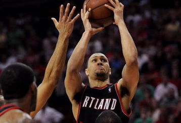 HOUSTON - APRIL 26:  Guard Brandon Roy #7 of the Portland Trail Blazers goes up for a shot where he is called for an offensive foul against Chuck Hayes #44 of the Houston Rockets in the last minute of play in Game Four of the Western Conference Quarterfinals during the 2009 NBA Playoffs at Toyota Center on April 26, 2009 in Houston, Texas. NOTE TO USER: User expressly acknowledges and agrees that, by downloading and or using this photograph, User is consenting to the terms and conditions of the Getty Images License Agreement.  (Photo by Ronald Martinez/Getty Images)