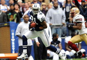 IRVING, TX - NOVEMBER 23:  Wide receiver Terrell Owens #81 of the Dallas Cowboys makes a touchdown pass reception against Nate Clements #22 of the San Francisco 49ers at Texas Stadium on November 23, 2008 in Irving, Texas.  (Photo by Ronald Martinez/Getty Images)