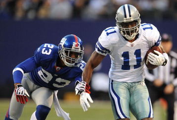 EAST RUTHERFORD, NJ - NOVEMBER 02:  Roy Williams #11 of the Dallas Cowboys catches a pass as Corey Webster #23 of the New York Giants defends during their game on November 2, 2008 at Giants Stadium in East Rutherford, New Jersey.  (Photo by Al Bello/Getty Images)