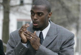 LEBANON - JANUARY 14: New York Giants wide receiver Plaxico Burress warms his hands as he arrives at the Lebanon County Courthouse January 14, 2009 in Lebanon, Pa.  Burress is scheduled to appear in a civil trial in a dispute with an automobile dealer over what he owes in damages to a vehicle supplied to him by the dealership. (Photo by Chris Gardner/Getty Images)