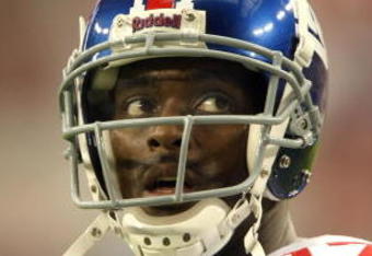 GLENDALE, AZ - NOVEMBER 23: Wide receiver Plaxico Burress #17 of the New York Giants warms up for the game against the Arizona Cardinals on November 23, 2008 at University of Phoenix Stadium in Glendale, Arizona.  (Photo by Stephen Dunn/Getty Images)