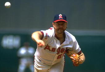 1989:  CALIFORNIA ANGELS PITCHER BERT BLYLEVEN RELEASES A PITCH DURING THE ANGELS GAME AT ANAHEIM STADIUM IN ANAHEIM, CALIFORNIA.  MANDATORY CREDIT:  TIM DEFRISCO/ALLSPORT