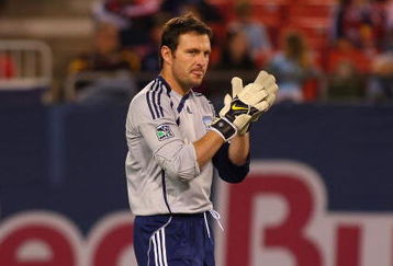 EAST RUTHERFORD, NJ - MAY 08:  Joe Cannon #1 of the San Jose Earthquakes plays the ball against the New York Red Bulls at Giants Stadium in the Meadowlands on May 8, 2009 in East Rutherford, New Jersey. Red Bulls defeat the Earthquakes 4-1  (Photo by Mike Stobe/Getty Images for New York Red Bull)