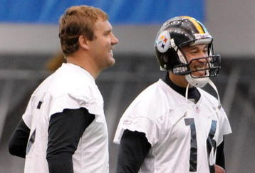 PITTSBURGH - MAY 01:  Ben Roethlisberger #7 of the Pittsburgh Steelers jokes with Charlie Batch #16 during rookie training at the Pittsburgh Steelers Practice Facility on May 1, 2009 in Pittsburgh, Pennsylvania.  (Photo by Joe Sargent/Getty Images)