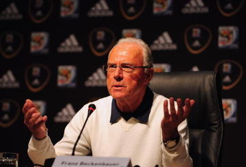 JOHANNESBURG, SOUTH AFRICA - JUNE 26:  Franz Beckenbauer speaks with the media during a Press Conference at The Sandton Convention Centre on June 26, 2009 in Johannesburg, South Africa.  (Photo by Laurence Griffiths/Getty Images)