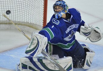 Calgary_flames_v_vancouver_canu_crop_340x234