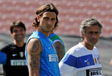 PASADENA, CA - JULY 20:  Zlatan Ibrahimovic (L) striker of Inter Milan and coach Jose Mourinho talk as they watch team practice at the Rose Bowl stadium on July 20, 2009 in Pasadena, California.  (Photo by Kevork Djansezian/Getty Images)