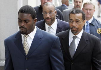RICHMOND, VA - AUGUST 27:  Atlanta Falcons quarterback Michael Vick (R) arrives at federal court with attorney Billy Martin (R) August 27, 2007 in Richmond, Viriginia. Vick pleaded guilty to a federal dogfighting charge.  (Photo by Steve Helber-Pool/Getty Images)